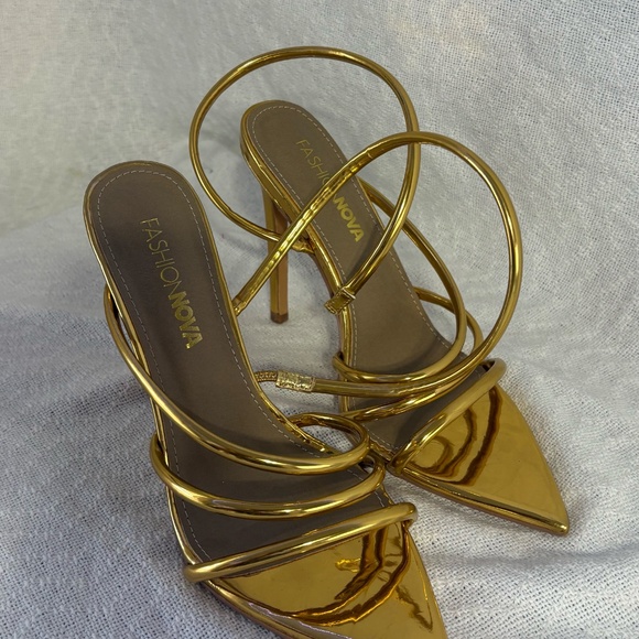 Gold Fashion Nova Heels - Picture 5 of 5